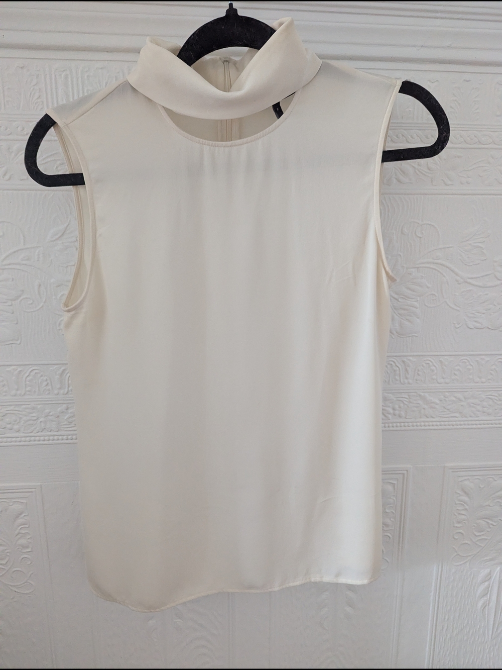 Theory Silk Cream Sleeveless Turtleneck Slit Collar Camisole